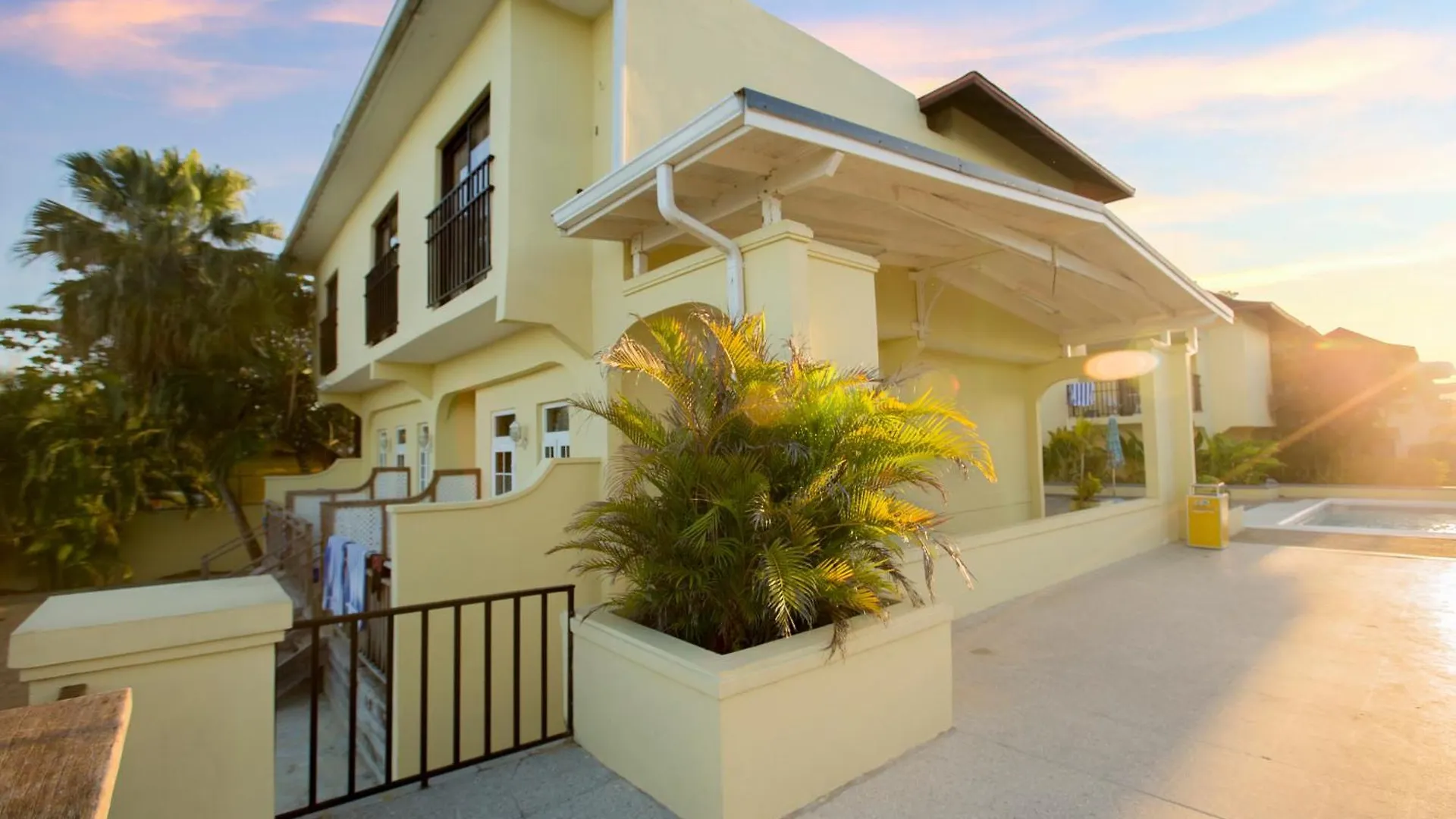 Rooms On The Beach Negril